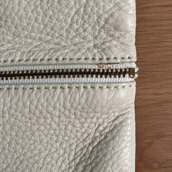 GAP Leather Two-Tone Wristlet Handbag Pouch - Navy and Cream - Picture 6 of 15